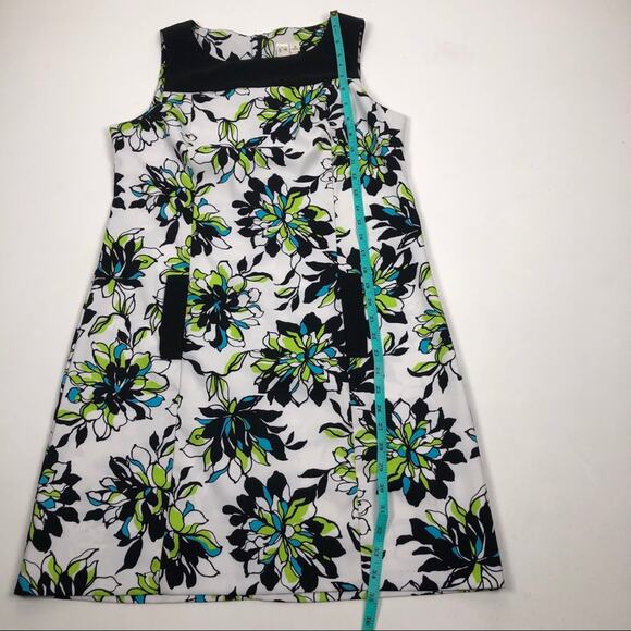 Emma & Michelle Floral Dress 10 - Picture 5 of 8